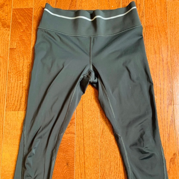 Athleta medium cropped 7/8 leggings - Picture 3 of 3